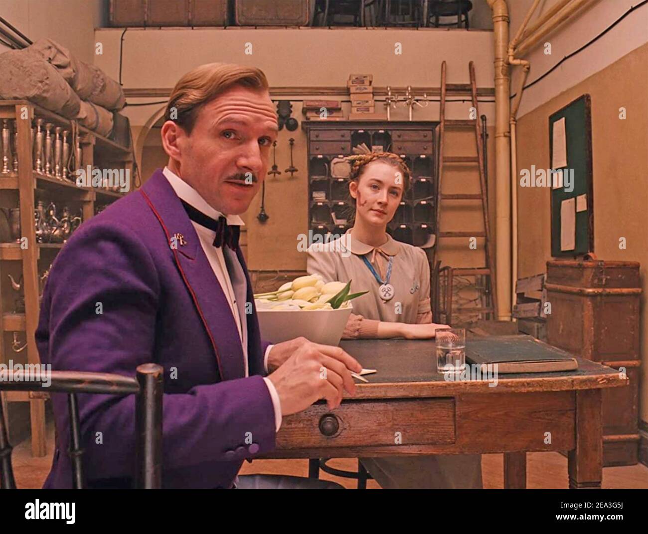 THE GRAND BUDAPEST HOTEL 2014 Fox Searchlight Pictures film with Ralph Fiennes e Saorise Ronan Foto Stock