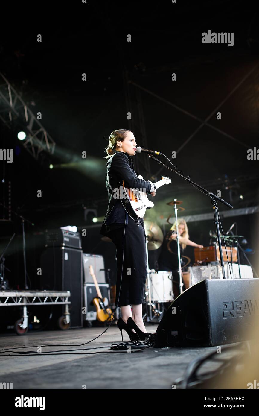 Anna Calvi si esibisce al festival End of the Road 2012 Foto Stock