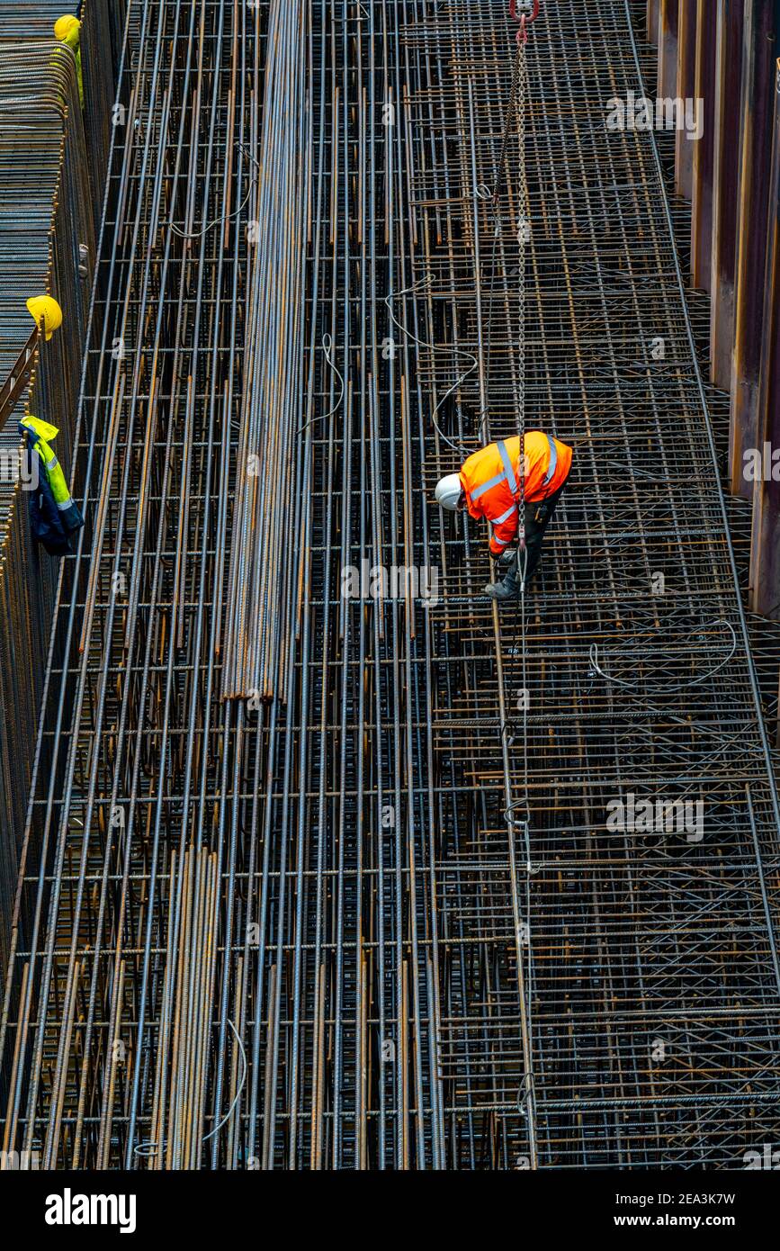 Lavori sulla rete di acciaio della fondazione, la nuova costruzione del Ponte Karl Lehr nel porto di Duisburg-Ruhrort, sulla Ruhr e il porto CAN Foto Stock