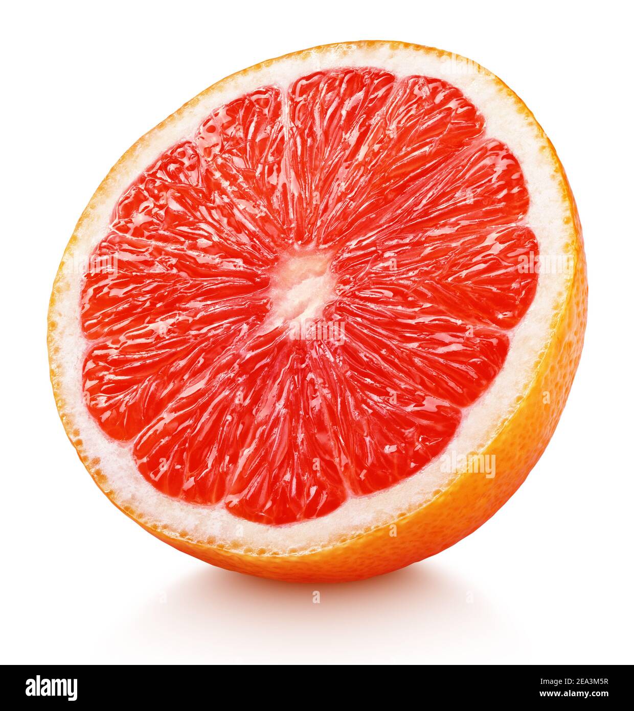 Semi maturi di pompelmo rosa agrumi isolato su sfondo bianco con tracciato di ritaglio Foto Stock