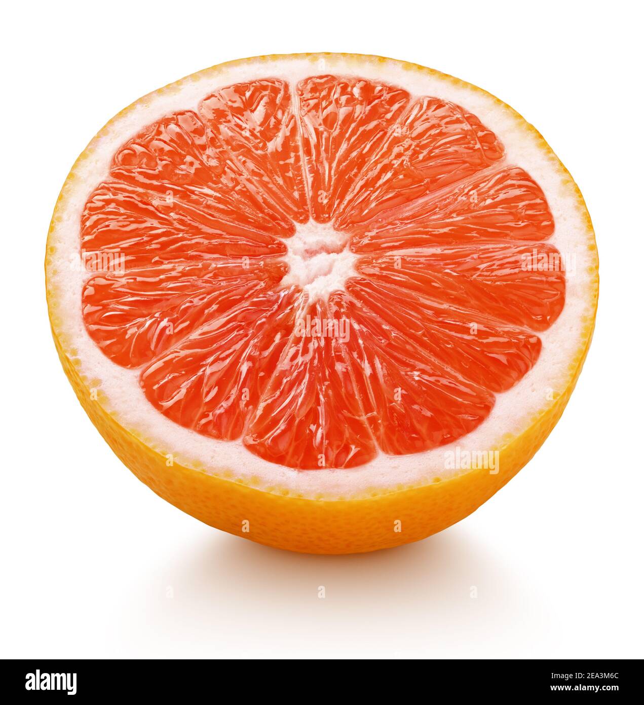 Semi maturi di pompelmo rosa agrumi isolato su sfondo bianco con tracciato di ritaglio Foto Stock
