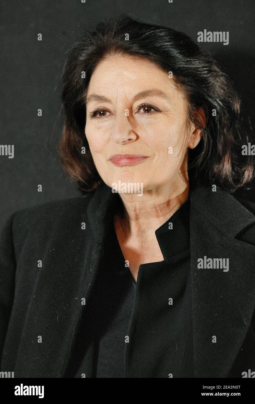 L'attrice francese Anouk Aimee si presenta prima della cerimonia "carte Noire Cine Roman" all'hotel Plaza Athenee a Parigi, Francia, il 3 aprile 2005. Foto di Greg Soussan/ABACA. Foto Stock