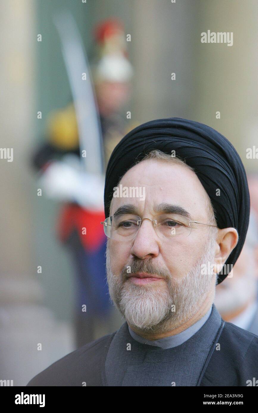 Il presidente iraniano Mohammad Khatami lascia il palazzo Elysee a Parigi, in Francia, il 5 aprile 2005. Foto di Mousse/ABACA. Foto Stock