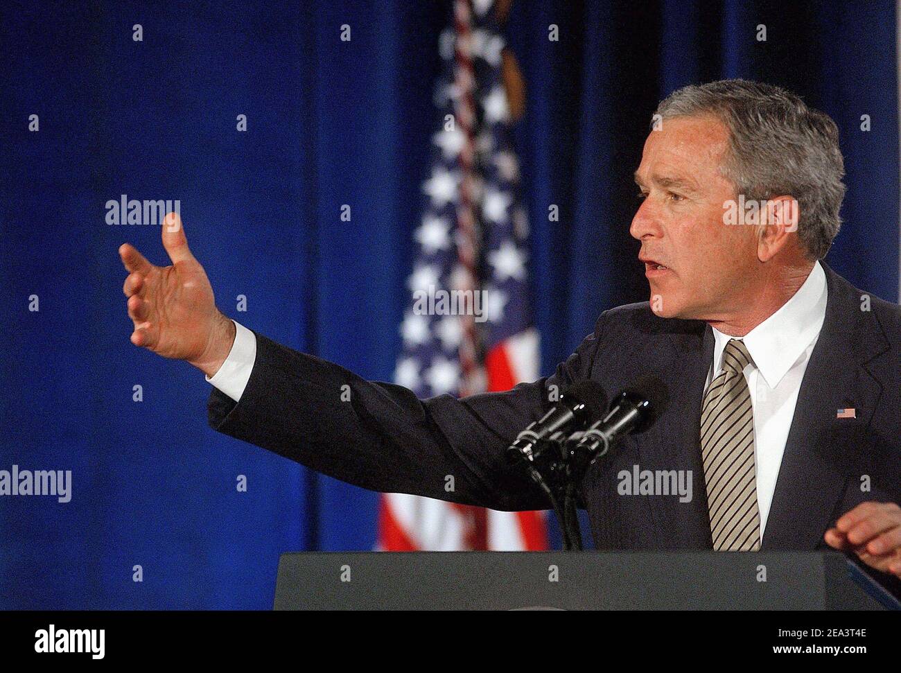 Il presidente George W Bush consegna le sue osservazioni alla American Society of Newspaper Editors Convention di Washington giovedì 14 aprile 2005. Foto di Olivier Douliery/ABACA Foto Stock