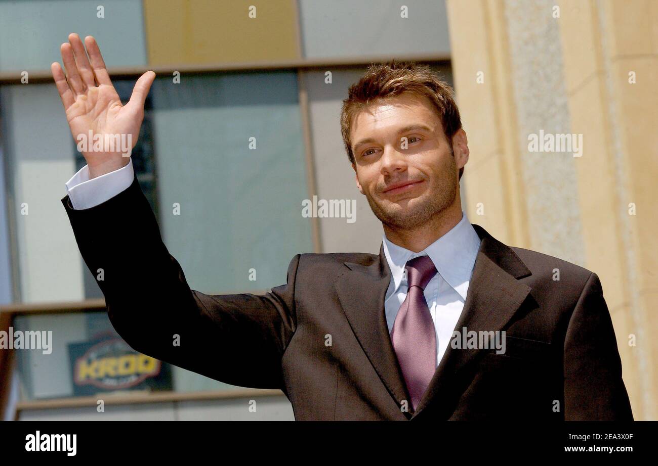 Ryan Seacrest è insignito della 2,82 82 82esima stella sulla Hollywood Walk of Fame di fronte al Kodak Theatre. Los Angeles, 20 aprile 2005. Foto di Lionel Hahn/ABACA. Foto Stock