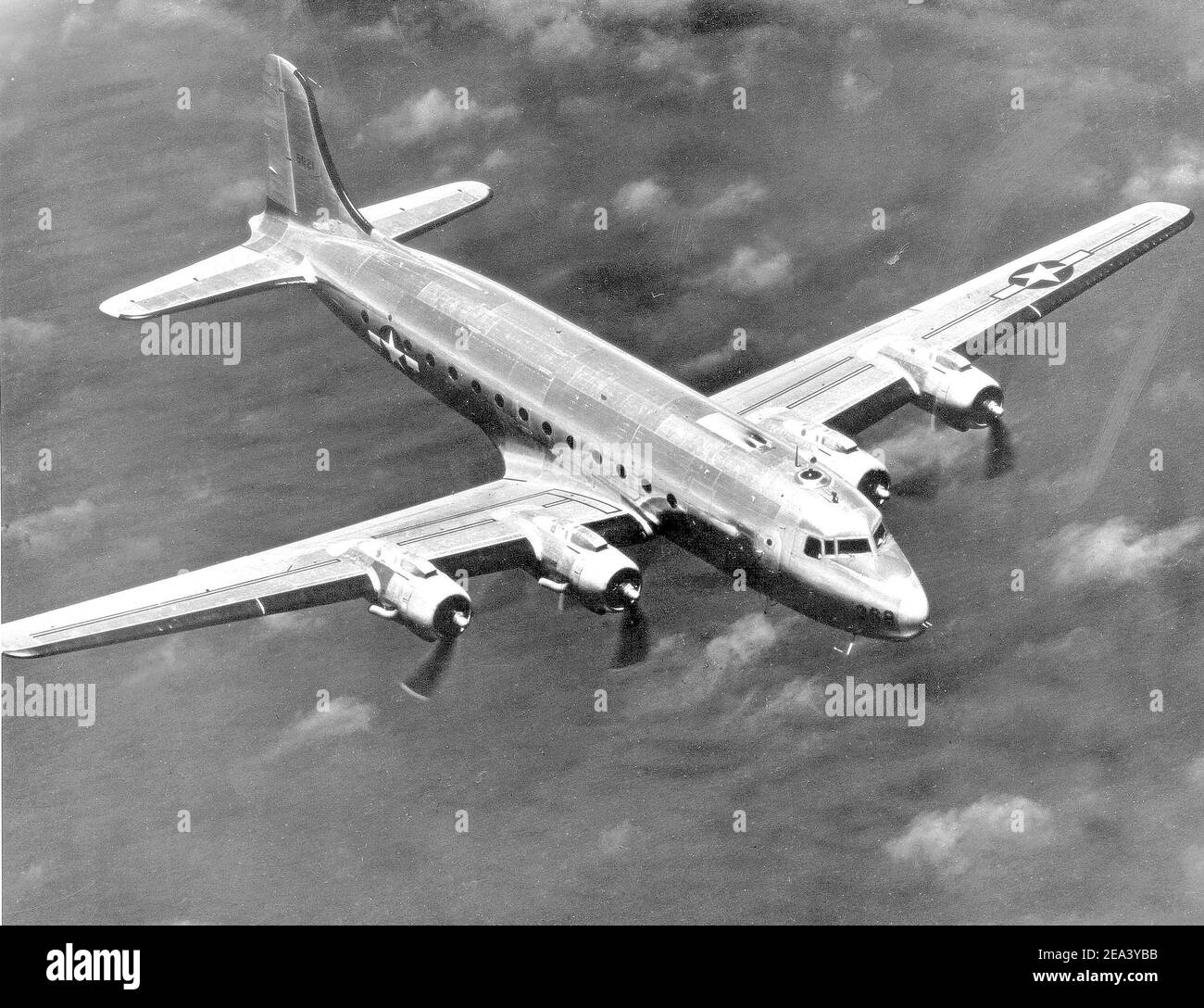 Trasporto di merci e passeggeri. Uno speciale C-54C, soprannominato 'Sacred Cow' dal corpo stampa della Casa Bianca, divenne il primo aereo presidenziale, ordinato per Franklin D. Roosevelt. Foto di USAF/ABACA. Foto Stock