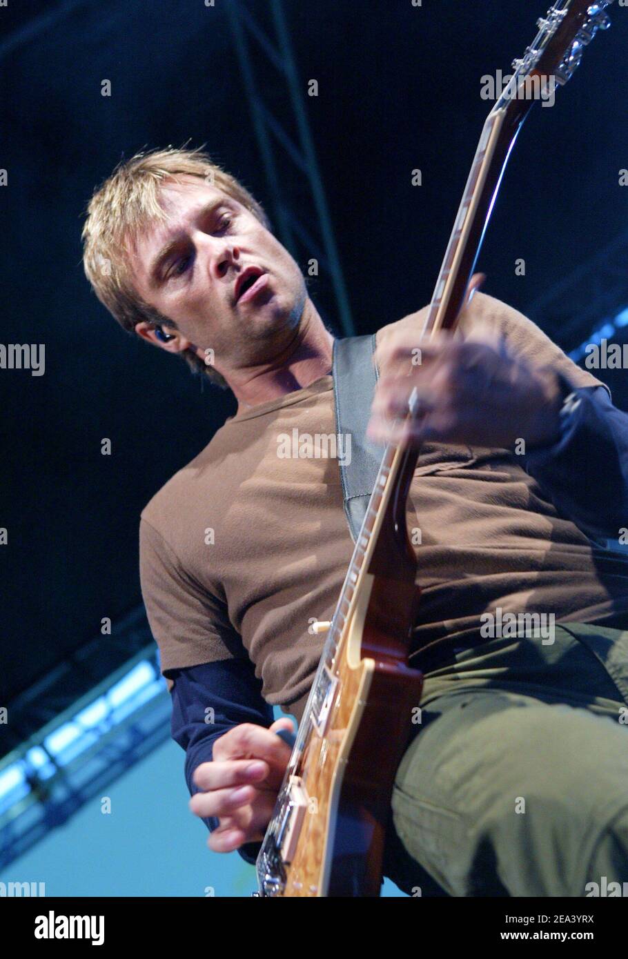 Il cantante e compositore francese David Hallyday si esibisce dal vivo durante un concerto gratuito fuori dal Palais Imperial di Compiegne, vicino a Parigi, Francia, il 30 aprile 2005. Foto di Edouard Bernaux/ABACA. Foto Stock