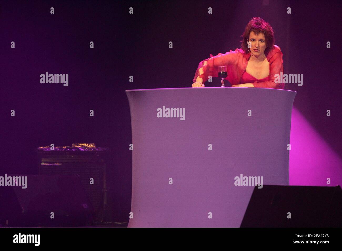 L'umorista francese Anne Roumanoff suona dal vivo al 'Rire Contre le racisme' ("ridere contro il razzismo") a le Zenith a Parigi, in Francia, il 30 maggio 2005. Foto di Laurent Zabulon/ABACA Foto Stock