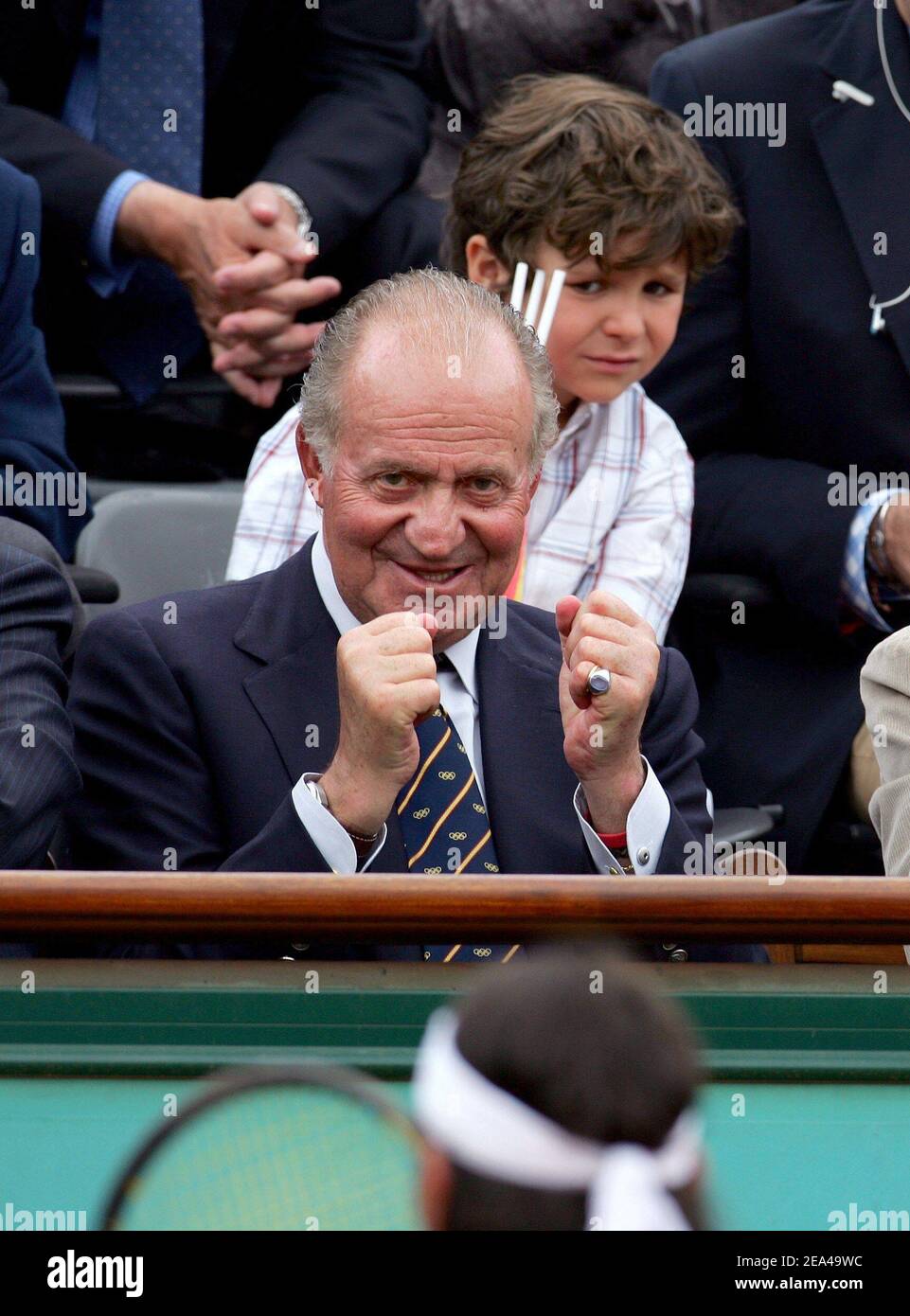 Re Juan Carlos di Spagna sostiene Rafael Nadal durante la finale maschile del French Open allo stadio Roland Garros di Parigi, Francia, il 05 giugno 2005. Foto di Gorassini-Zabulon/ABACA. Foto Stock