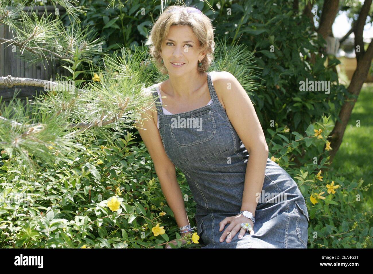 L'attrice francese Corinne Touzet della serie televisiva "une Femme d'honneur" si pone durante il 45° Festival televisivo Monte Carlo a Monaco, il 1° luglio 2005. Foto di Gerald Holubowicz/ABACAPRESS.COM Foto Stock