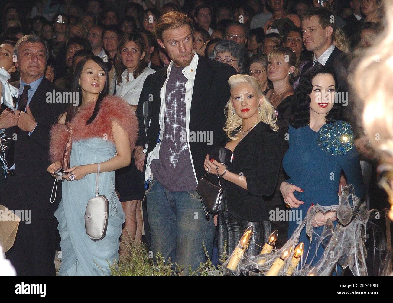 (L-r) Zhang Ziyi, Christina Aguilera e Dita von Teese partecipano alla presentazione della collezione Christian Dior Haute-Couture Autunno-Inverno 2005-2006 a Parigi, Francia, 6 luglio 2005. Foto di Klein-Nebinger/ABACAPRESS.COM Foto Stock