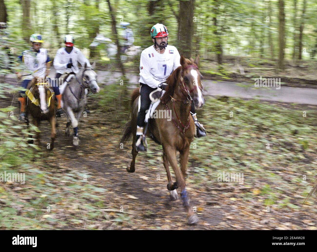 Sheikh Mohammed al Maktoum corre durante il campionato europeo Horse Endurance a Compiegne, Francia, il 26 agosto 2005. Foto di Edouard Bernaux/ABACAPRESS.COM Foto Stock