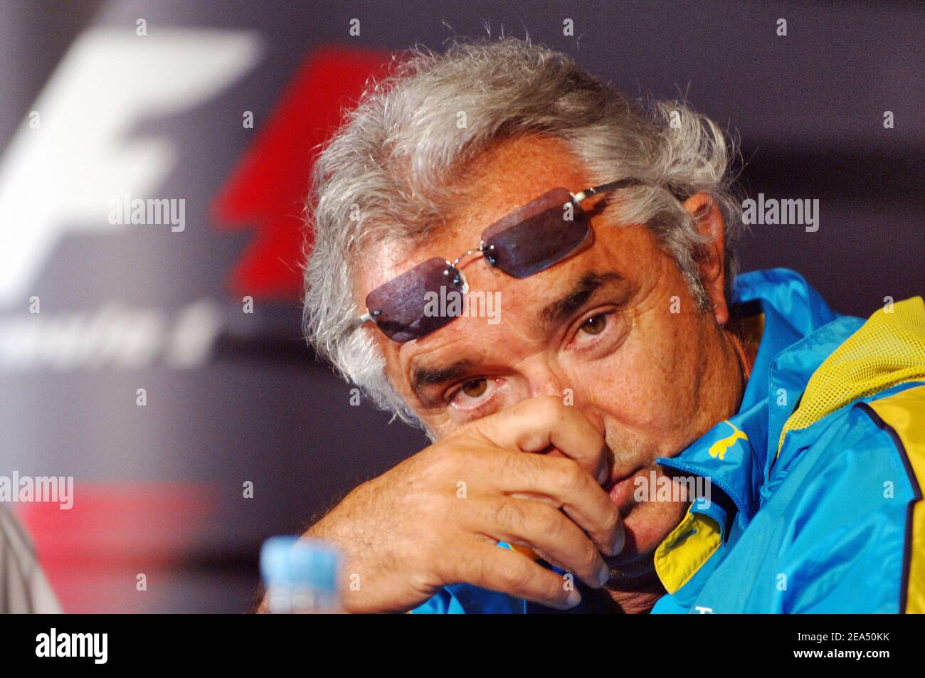 Team manager Flavio Briatore (Team Renault) durante la sessione di prove libere del Gran Premio di Formula uno a Spa Francorchamps, Belgio, il 9 settembre 2005. Foto di Thierry Gromik/ABACAPRESS.COM Foto Stock