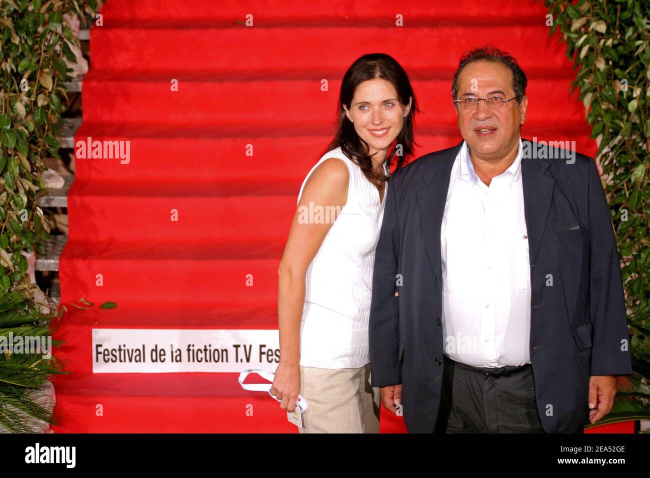 L'attrice francese Isabelle Bouysse e il produttore Jean-Luc Azoulay presenziano alla settima cerimonia di apertura del Festival di fiction televisiva a Saint-Tropez, in Francia, il 15 settembre 2005. Foto di Gerald Holubowicz/ABACAPRESS.COM Foto Stock