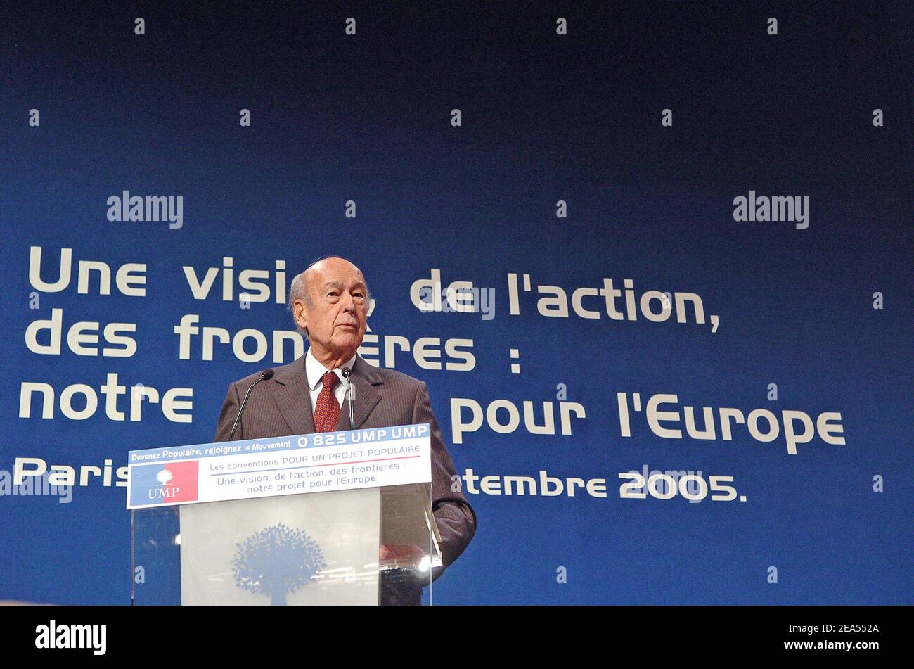 L'ex presidente Valery Giscard d'Estaing, ha pronunciato il suo discorso alla convention europea tenuta dall'UMP a la Mutualite, a Parigi, in Francia, il 23 settembre 2005. Giscard ha affermato che l'ingresso della Turchia nell'UE avrebbe bloccato l'integrazione. Foto di Bruno Klein/ABACAPRESS.COM. Foto Stock