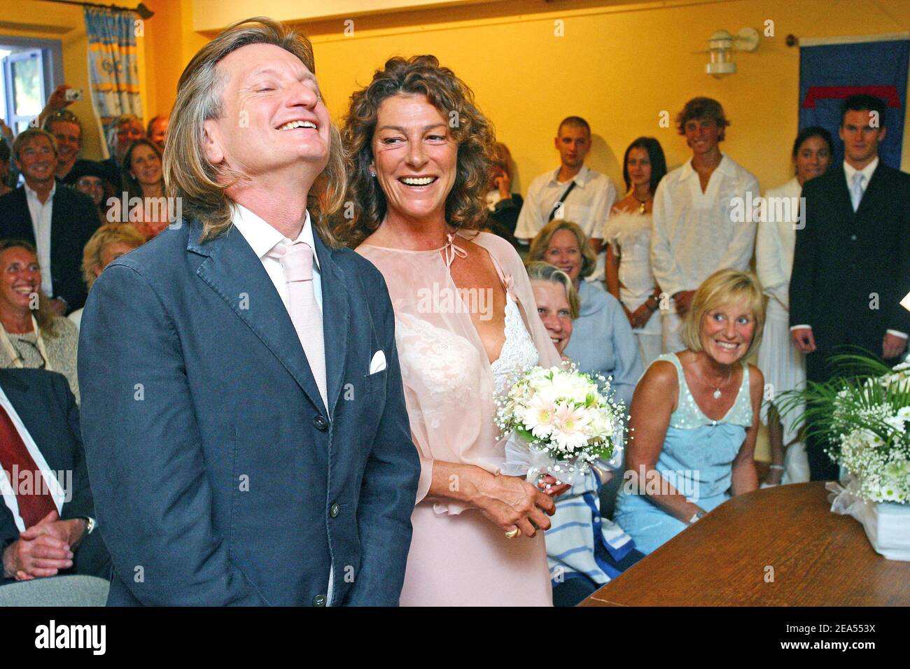 Lo yachtwoman francese Firenze Arthaud si sposa con Eric Charpentier, nell'isola di Porquerolles, Francia meridionale, il 23 settembre 2005. Foto di Gerald Holubowicz/ABACAPRESS.COM Foto Stock