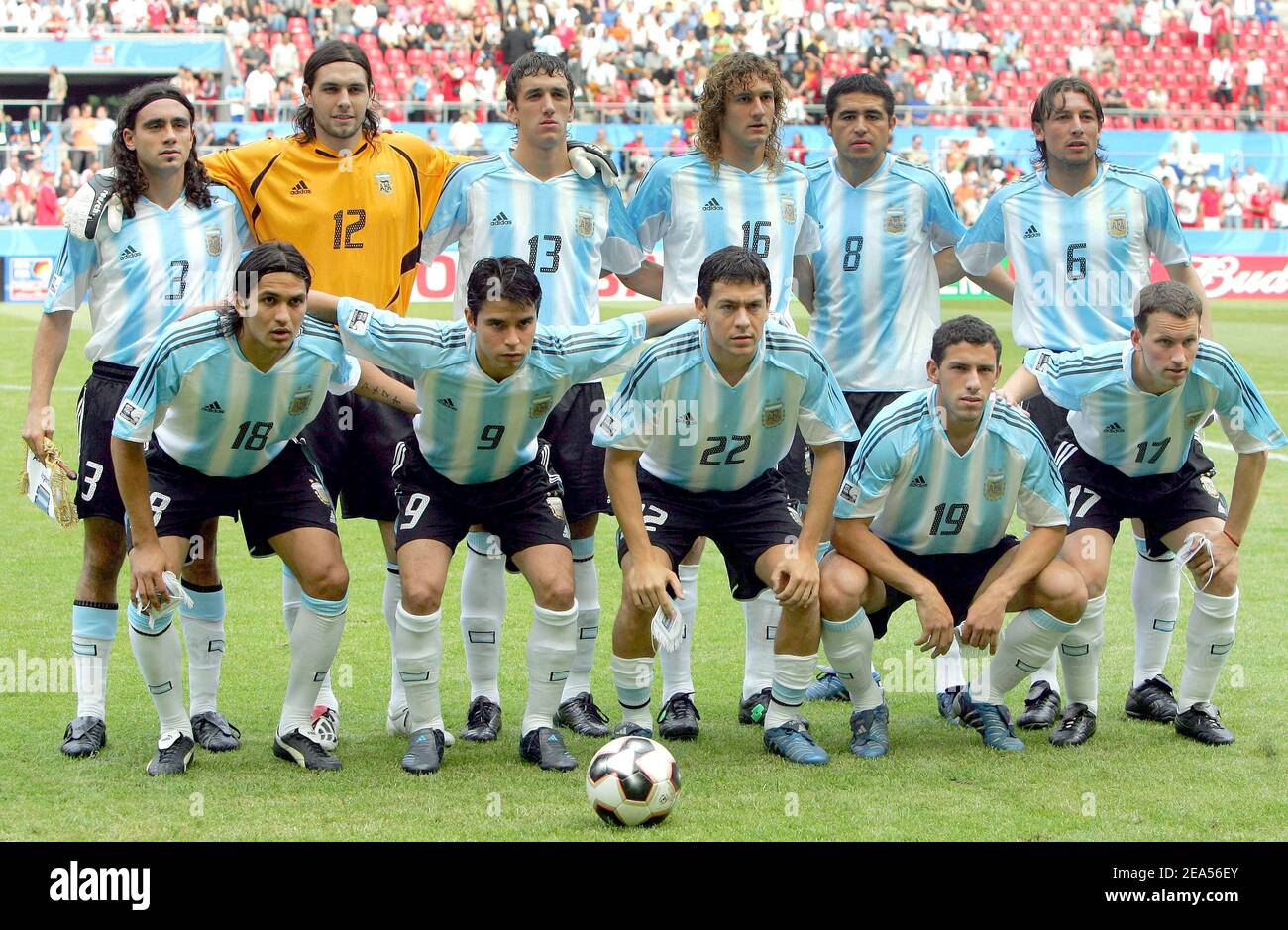 La squadra di calcio argentina durante il primo round della FIFA  Confederations Cup, Argentina contro Tunisia, a Colonia, Germania, il 15  giugno 2006. Foto di Christian Liegi/ABACAPRESS.COM Foto stock - Alamy