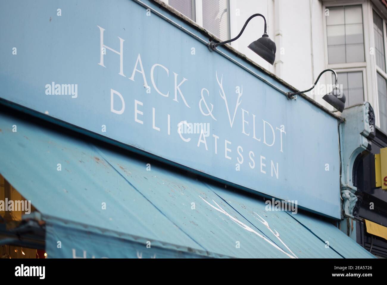Negozio di logo Insegne Brand Front Hack & Veldt Delicatessen, 94 Turnham Green Terrace, Chiswick, Londra W4 1QN Foto Stock