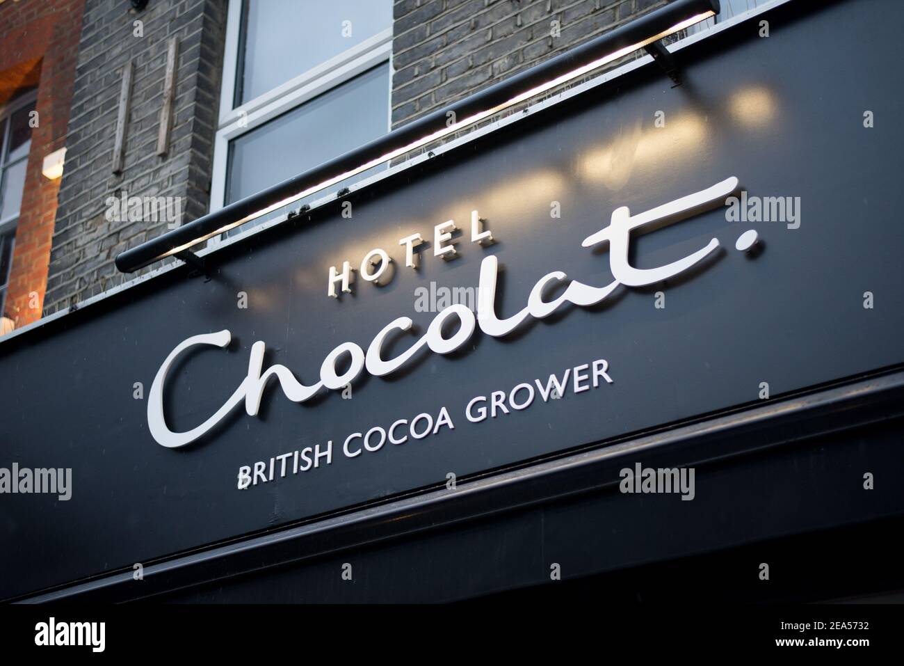 Logo Negozio segno Negozio Brand Front Retail Retailer Company High Quality Chocoate Hotel Chocolat, 208 Chiswick High Road, Chiswick, Londra W4 1PD Foto Stock
