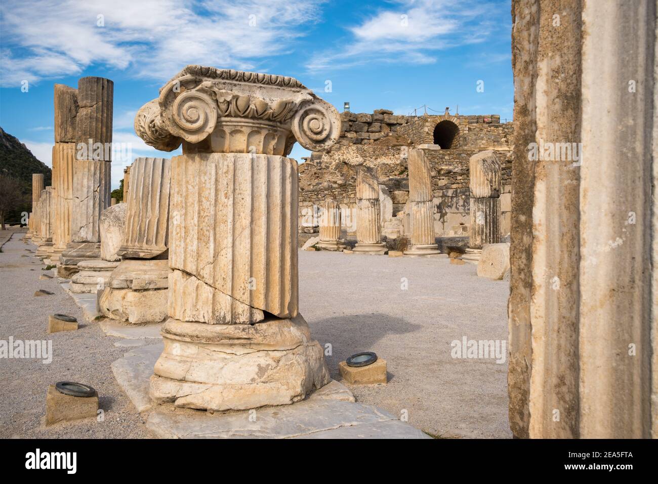 Rovine di colonne nell'antica città di Efeso, Turchia Foto Stock