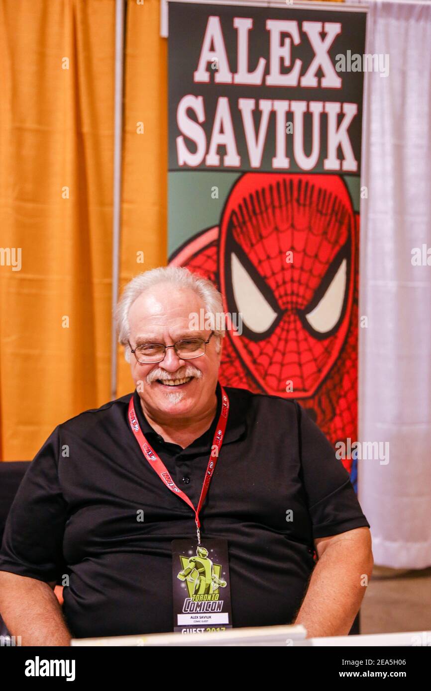L'artista di fumetti Alex Saviuk, meglio conosciuto per il suo lavoro sul fumetto Spiderman visto durante l'evento.Toronto Comicon è un fumetto annuale e una convenzione di cultura pop che si tiene al Metro Toronto Convention Centre. Foto Stock