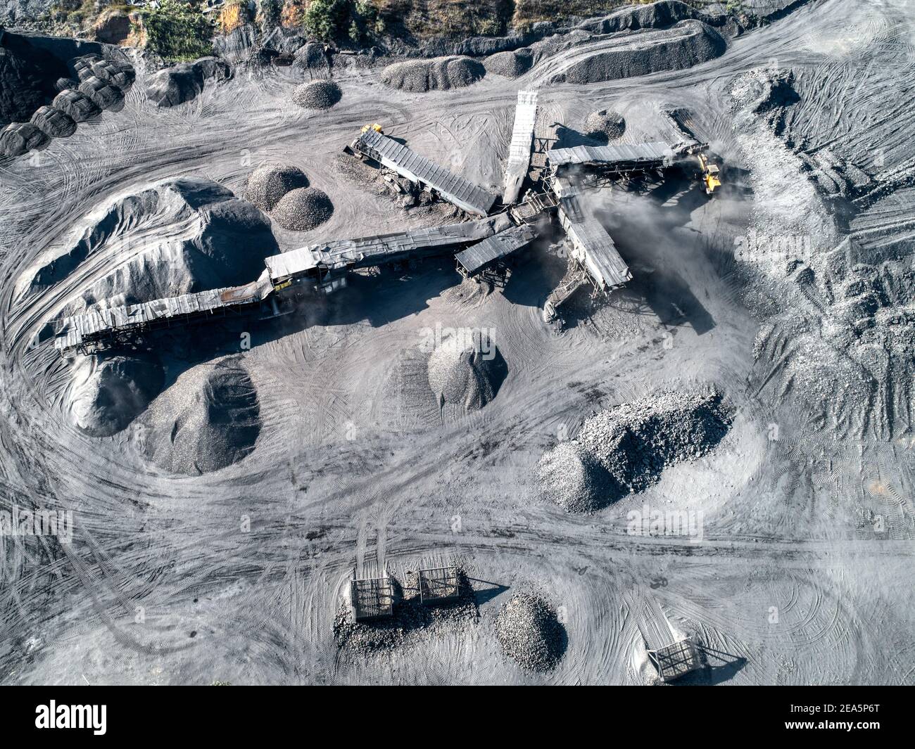 Macchina industriale per smistamento di carbone in frazioni. Vista aerea. Foto Stock