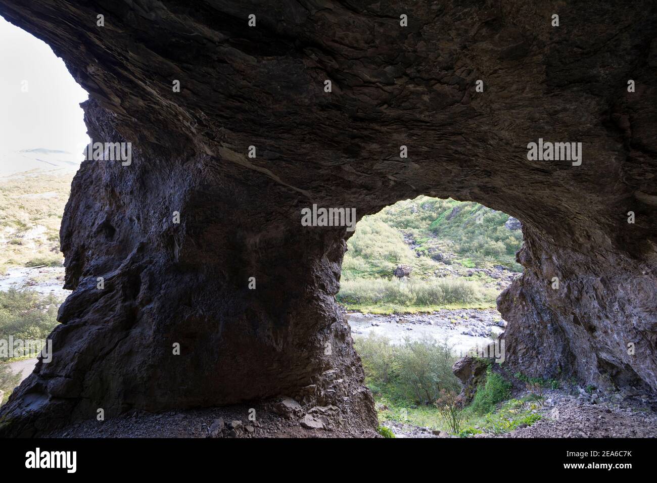 Höhle am Weg zur Schlucht des Flusses, Isole Baches Botnsá im Westen, fiume nella parte occidentale dell'Islanda Foto Stock