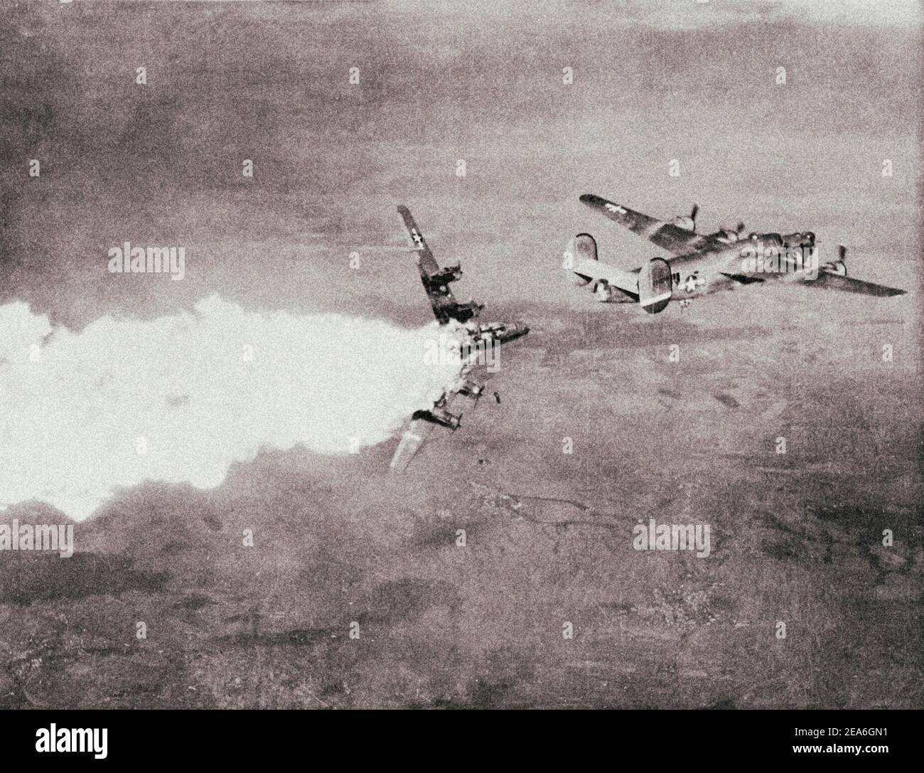 Il bombardiere consolidato del liberatore B-24 (Blue i) è stato abbattuto durante un raid su un complesso chimico nella città di Blechhammer. Lo stabilimento di Blechhammer Foto Stock