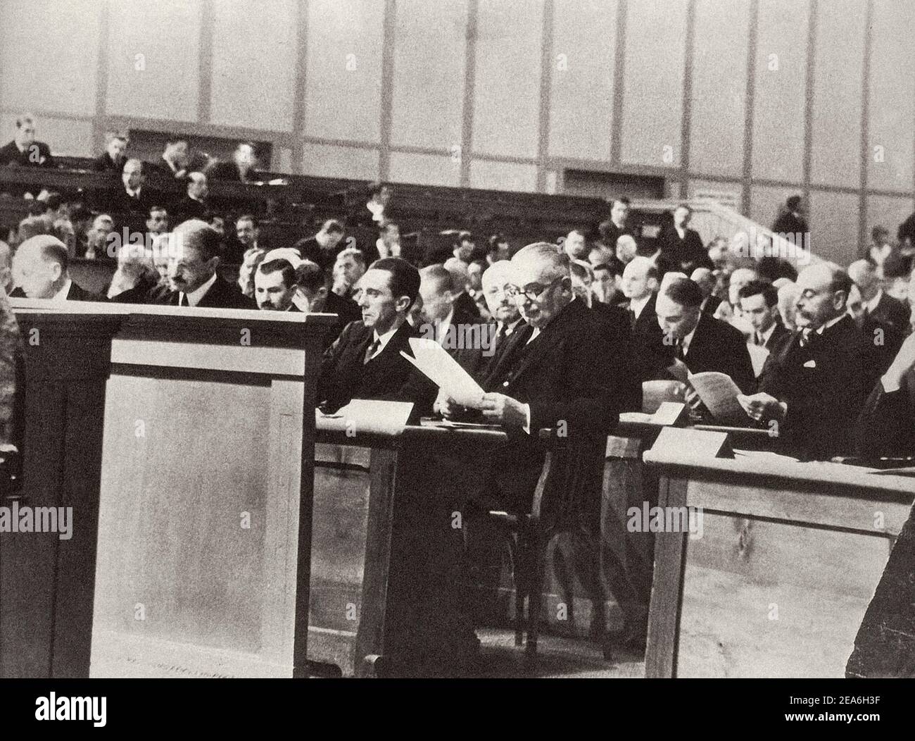 Delegazione tedesca alla 15th Assemblea della Lega delle Nazioni, Ginevra, Svizzera. Settembre 1933. Da sinistra: Friedrich Gaus, August von Keller, Ministro di P. Foto Stock