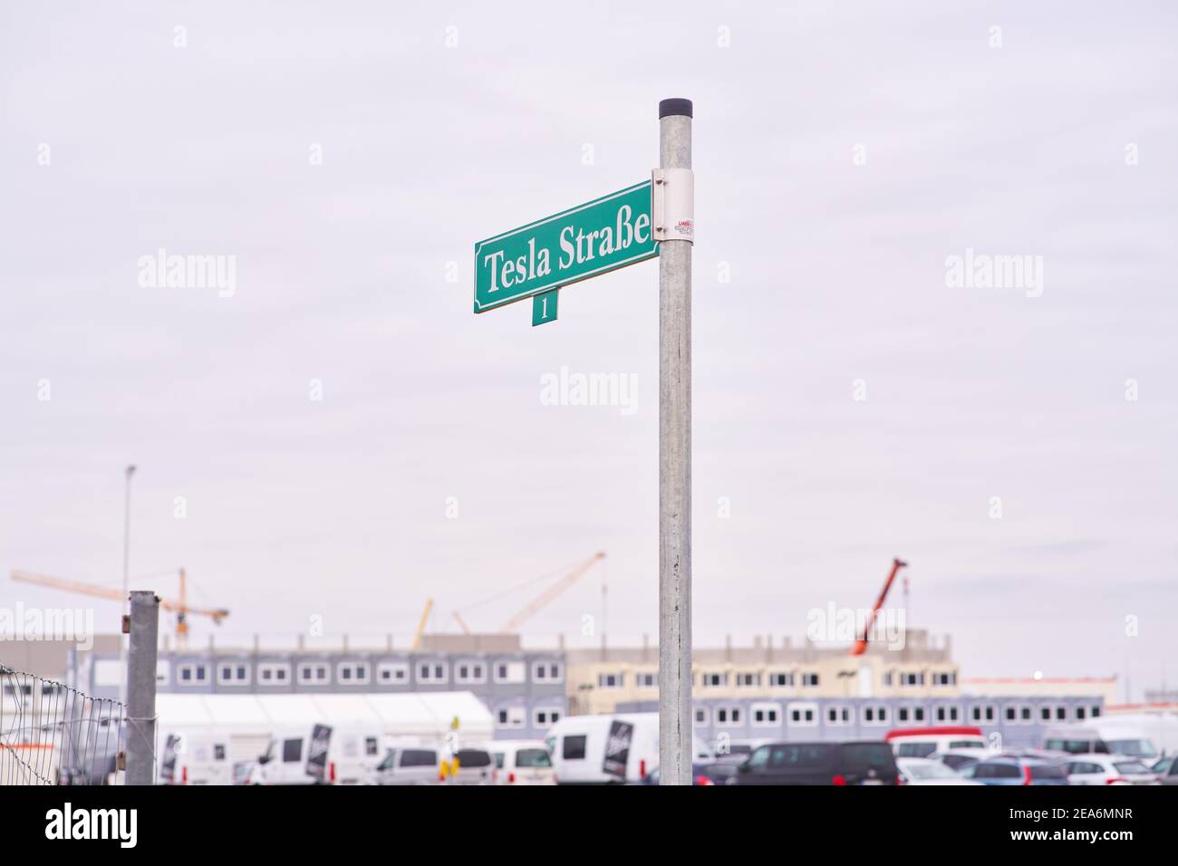 Il Tesla Gigafactory Berlino-Brandeburgo (Giga Berlino e Gigafactory 4) è una grande fabbrica in costruzione per l'azienda automobilistica Tesla di Brandeburgo, vicino alla città di Berlino a Grünheide, Berlino, Brandeburgo, Germania, 5 gennaio 2021. La costruzione è iniziata nel primo trimestre del 2020. © Peter Schatz / Alamy foto d'archivio Foto Stock