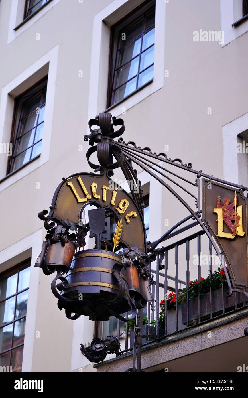 Logo della leggendaria fabbrica di birra artigianale 'Uerige' nel centro storico di Düsseldorf. 'Uerige' è famosa per la sua 'birra Alt' (in tedesco: Altbier). Foto Stock