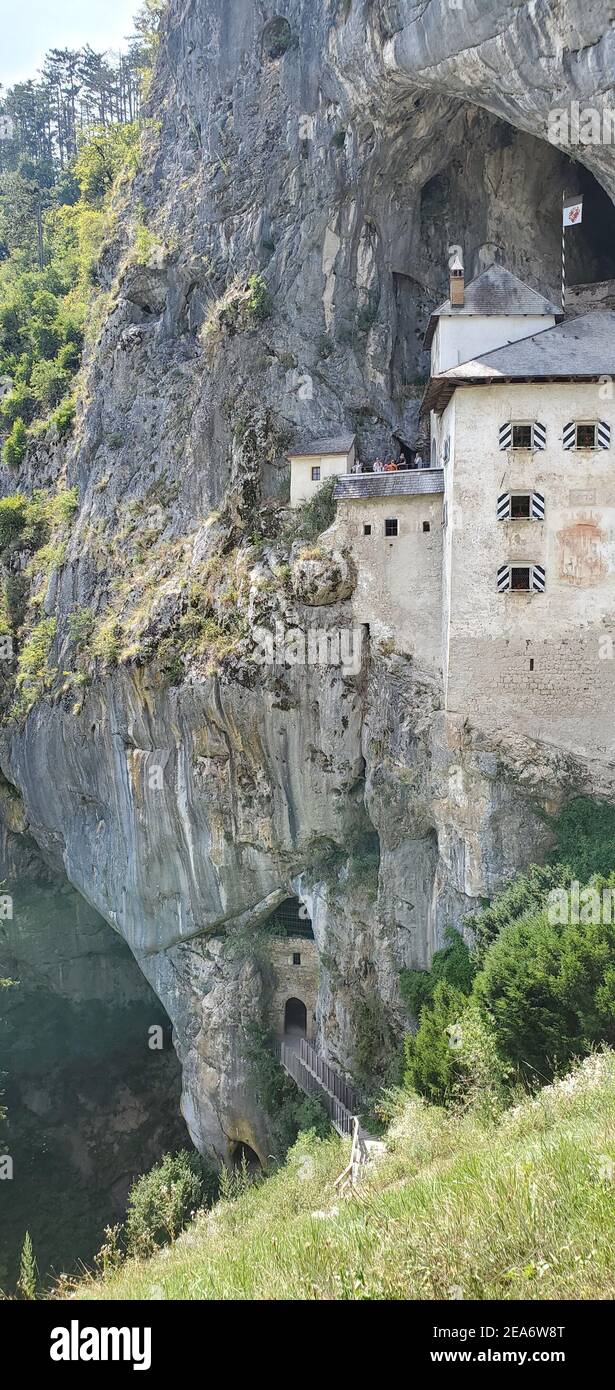 storico castello in dissanguamento nelle montagne della slovenia Foto Stock