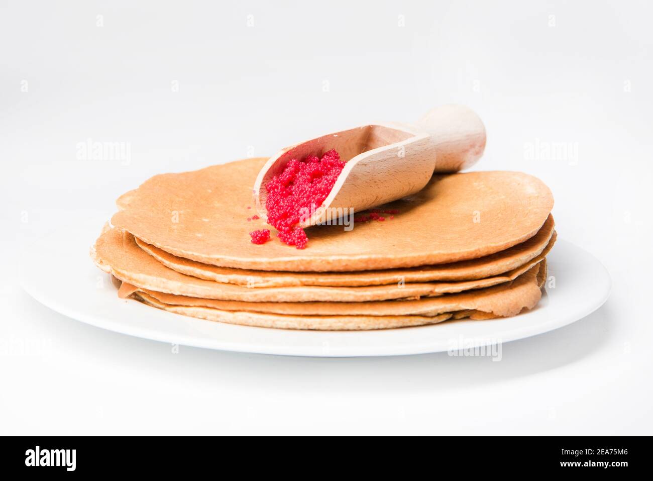 Blinis (crepes con caviale rosso tipico del carnevale russo) Foto Stock