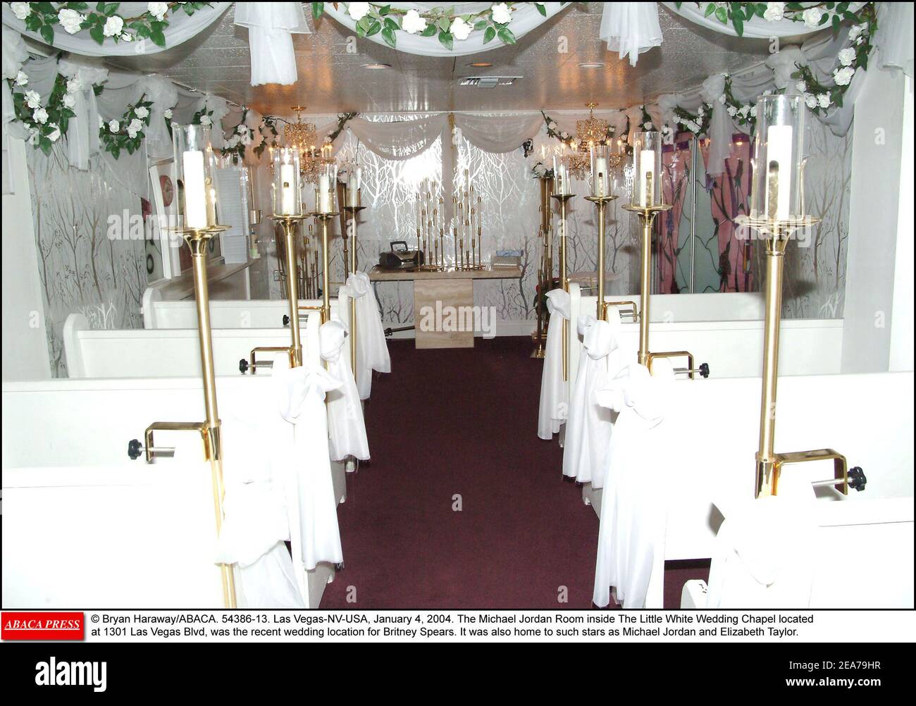 © Bryan Haraway/ABACA. 54386-13. Las Vegas-NV-USA, 4 gennaio 2004. La camera Michael Jordan all'interno della Little White Wedding Chapel, situata al 1301 di Las Vegas Blvd, è stata il luogo di nozze più recente per Britney Spears. Era anche la casa di star come Michael Jordan e Elizabeth Taylor. Foto Stock