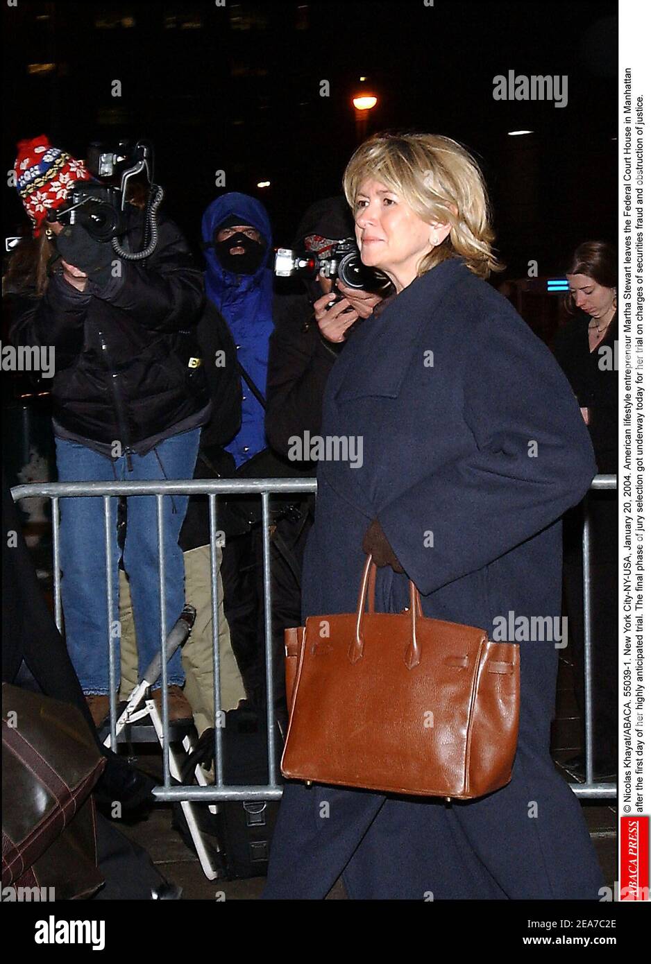 © Nicolas Khayat/ABACA. 55039-1. New York City-NY-USA, 20 gennaio 2004. L'imprenditore americano Martha Stewart lascia la Federal Court House a Manhattan dopo il primo giorno del suo attesissimo processo. La fase finale della selezione della giuria è stata avviata oggi per il suo processo sulle accuse di frode sui titoli e di ostruzione della giustizia. Foto Stock