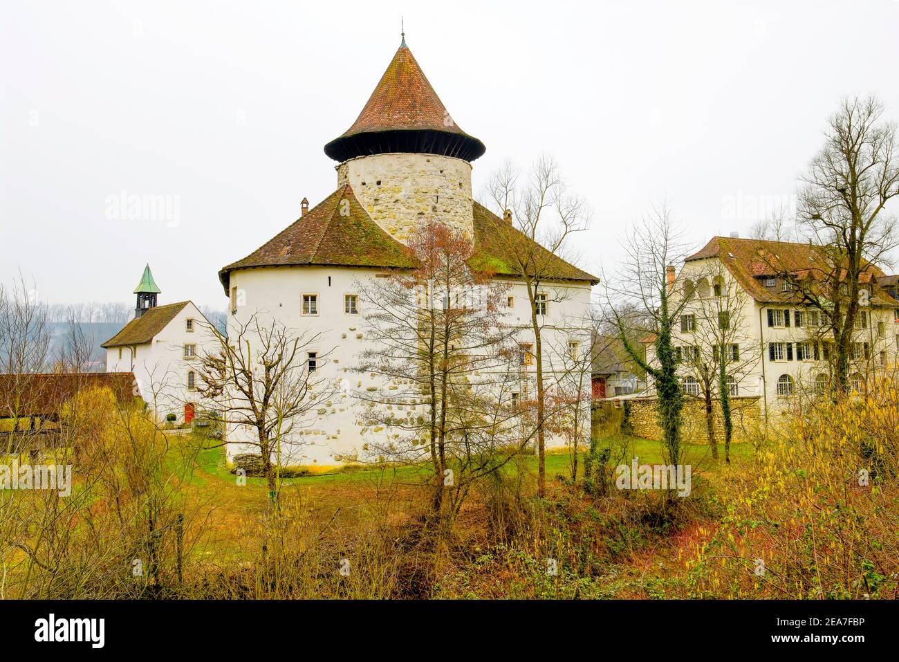 Castello di Zwingen (castello-torre rotonda). Comune nel comune di Laufen  nel cantone di Basilea-Campagna in Svizzera Foto stock - Alamy