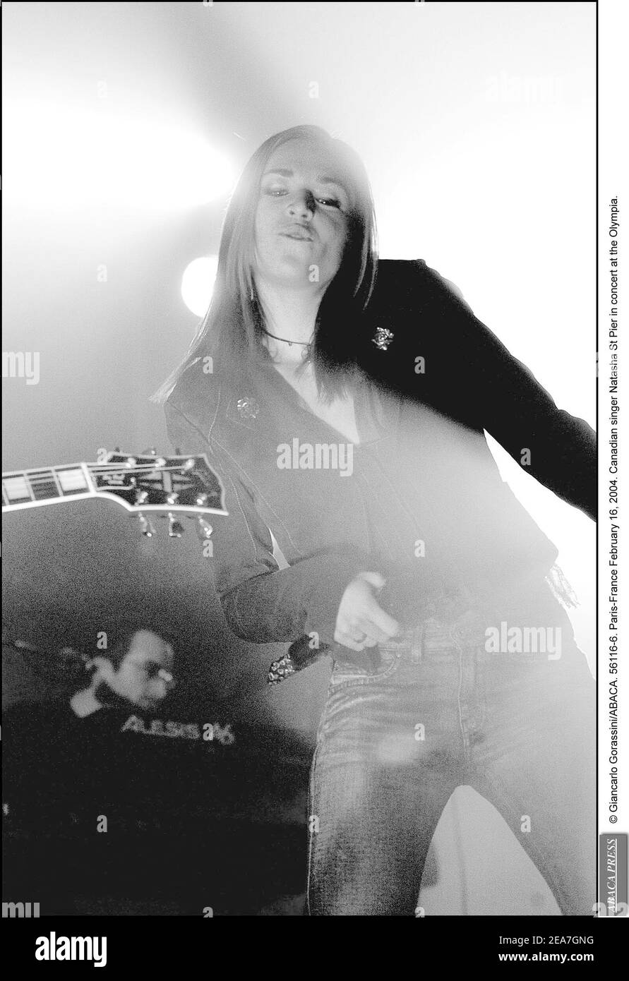 © Giancarlo Gorassini/ABACA. 56116-6. Parigi-Francia. 16 febbraio 2004. La cantante canadese Natasha St-Pier in concerto all'Olympia. Foto Stock
