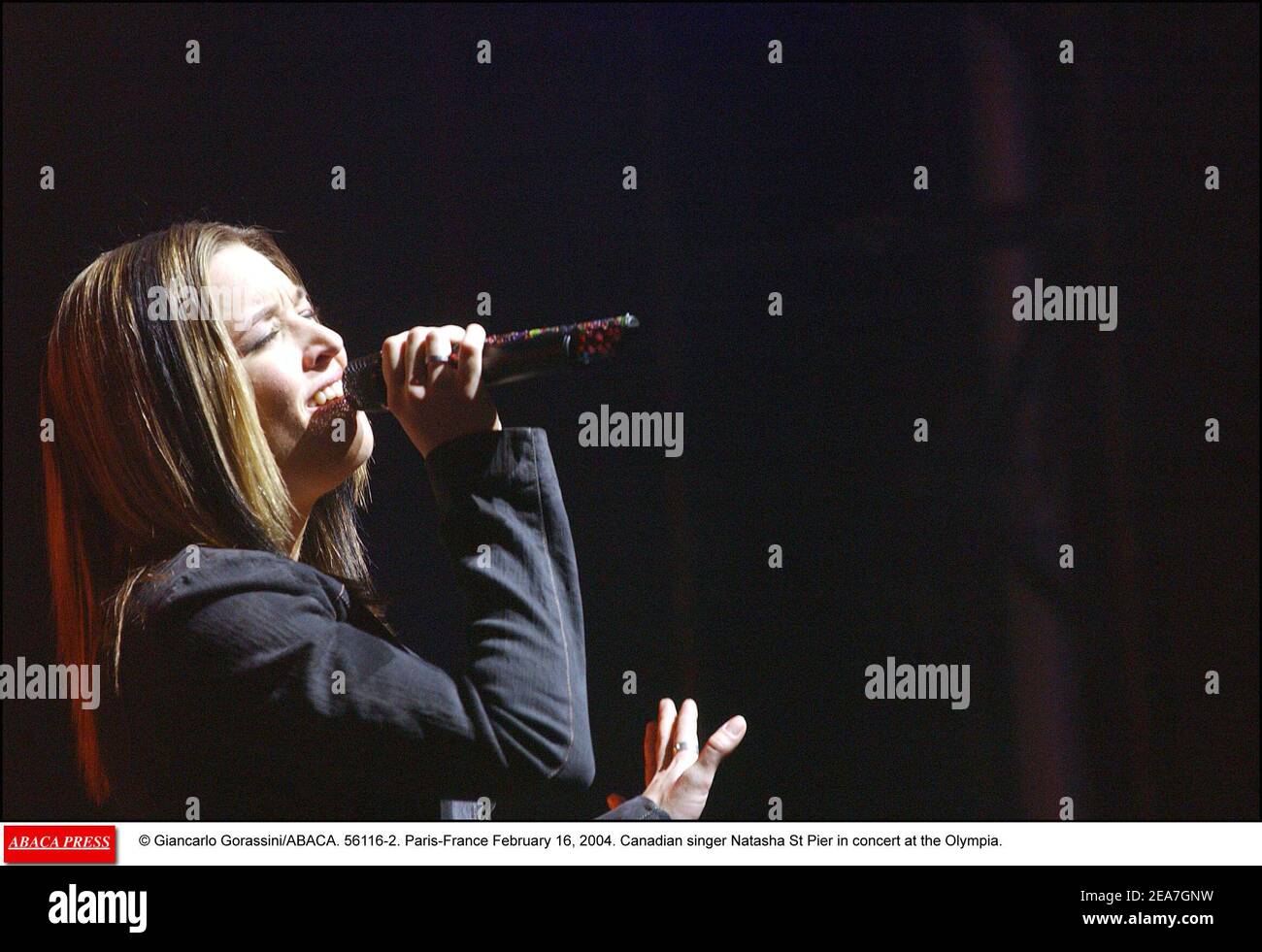 © Giancarlo Gorassini/ABACA. 56116-2. Parigi-Francia. 16 febbraio 2004. La cantante canadese Natasha St-Pier in concerto all'Olympia. Foto Stock