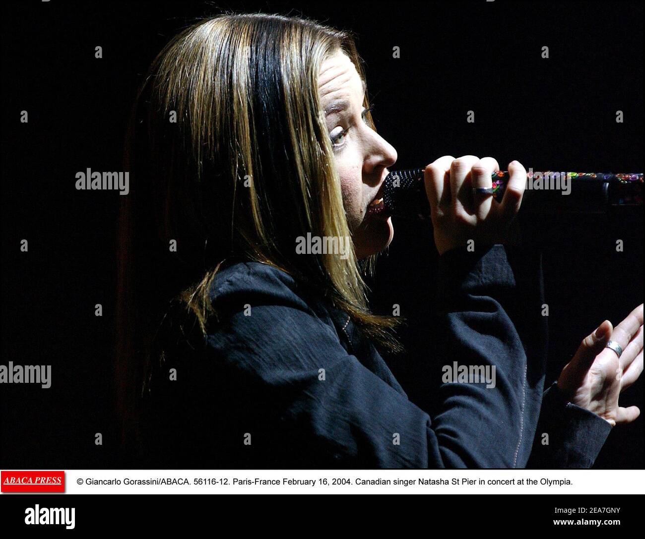 © Giancarlo Gorassini/ABACA. 56116-12. Parigi-Francia 16 febbraio 2004. La cantante canadese Natasha St-Pier in concerto all'Olympia. Foto Stock