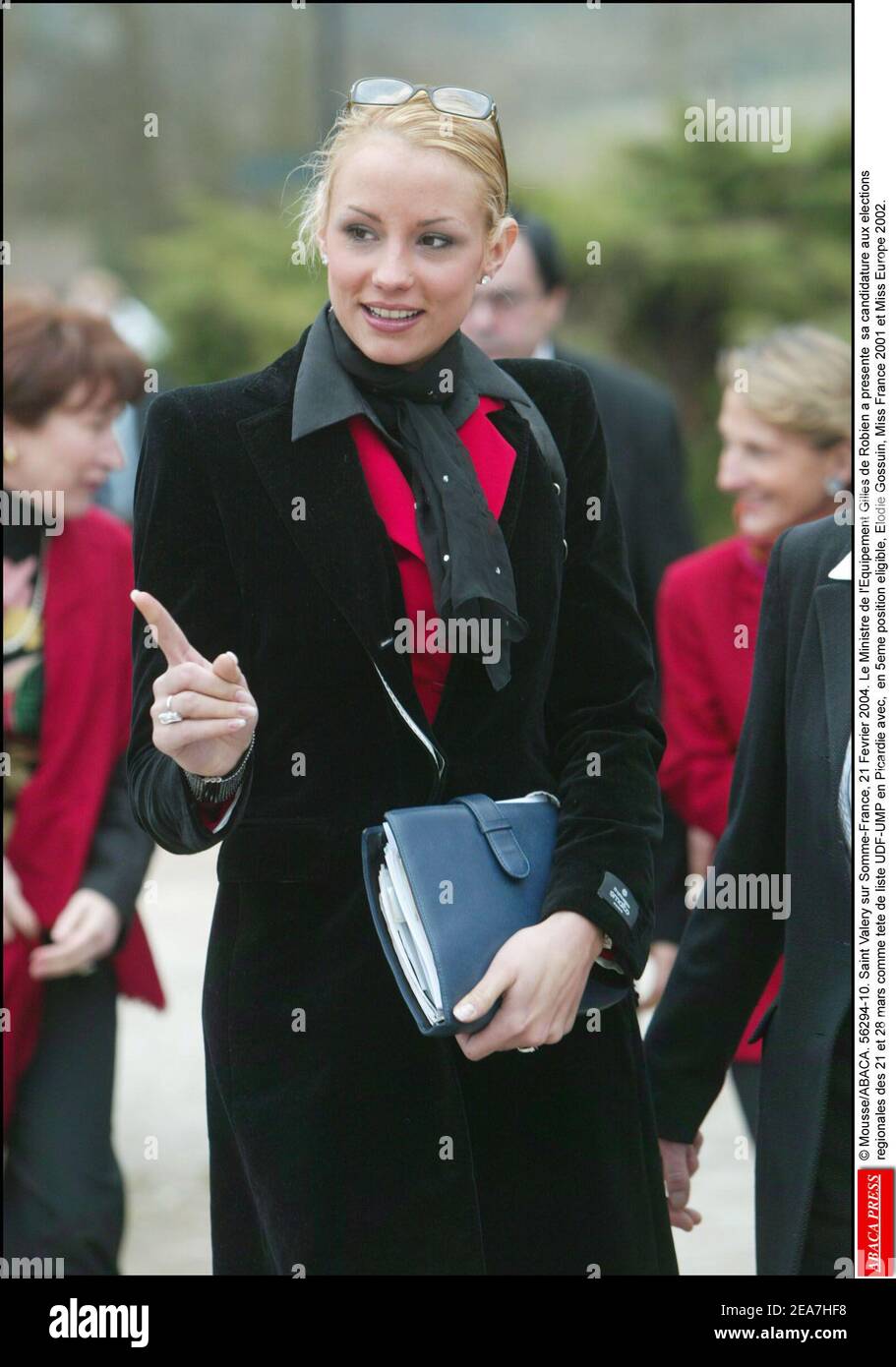 © Mousse/ABACA. 56294-10. Saint Valery sur Somme-France, 21 Fevrier 2004. Le Ministre de l'Equipement Gilles de Robien a presente sa candidature aux elections regionales des 21 et 28 Mars comme tete de liste UDF-UMP en Picardie avec, en 5eme Position eleggiible, Elodie Gossuin, Miss France 2001 et Miss Europe 2002. Foto Stock