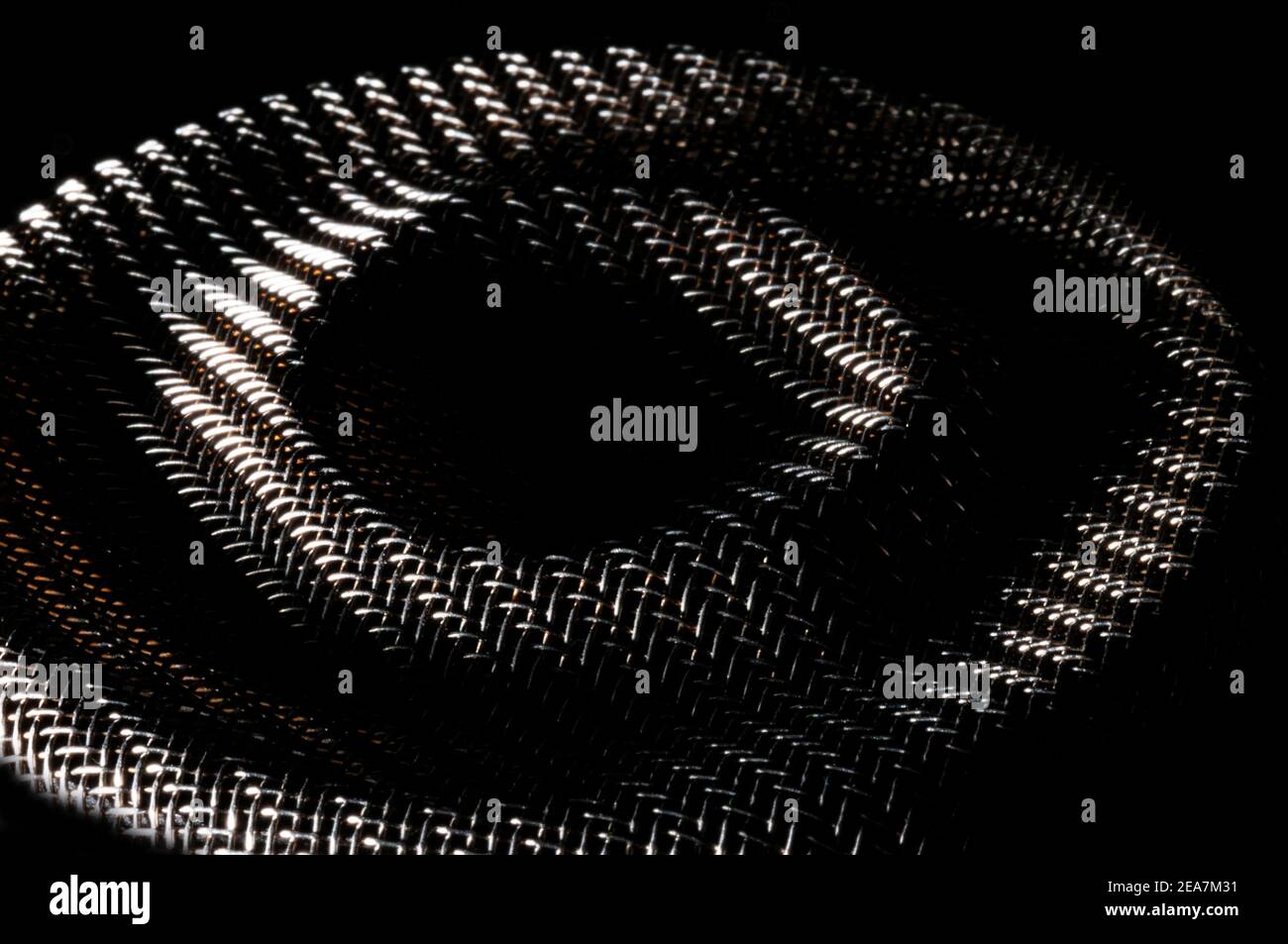 Vista di closeup dell'onda gravitazionale con luce intensa che cambia l'intero conosciuto universo come una buona idea cambiare un marchio Foto Stock