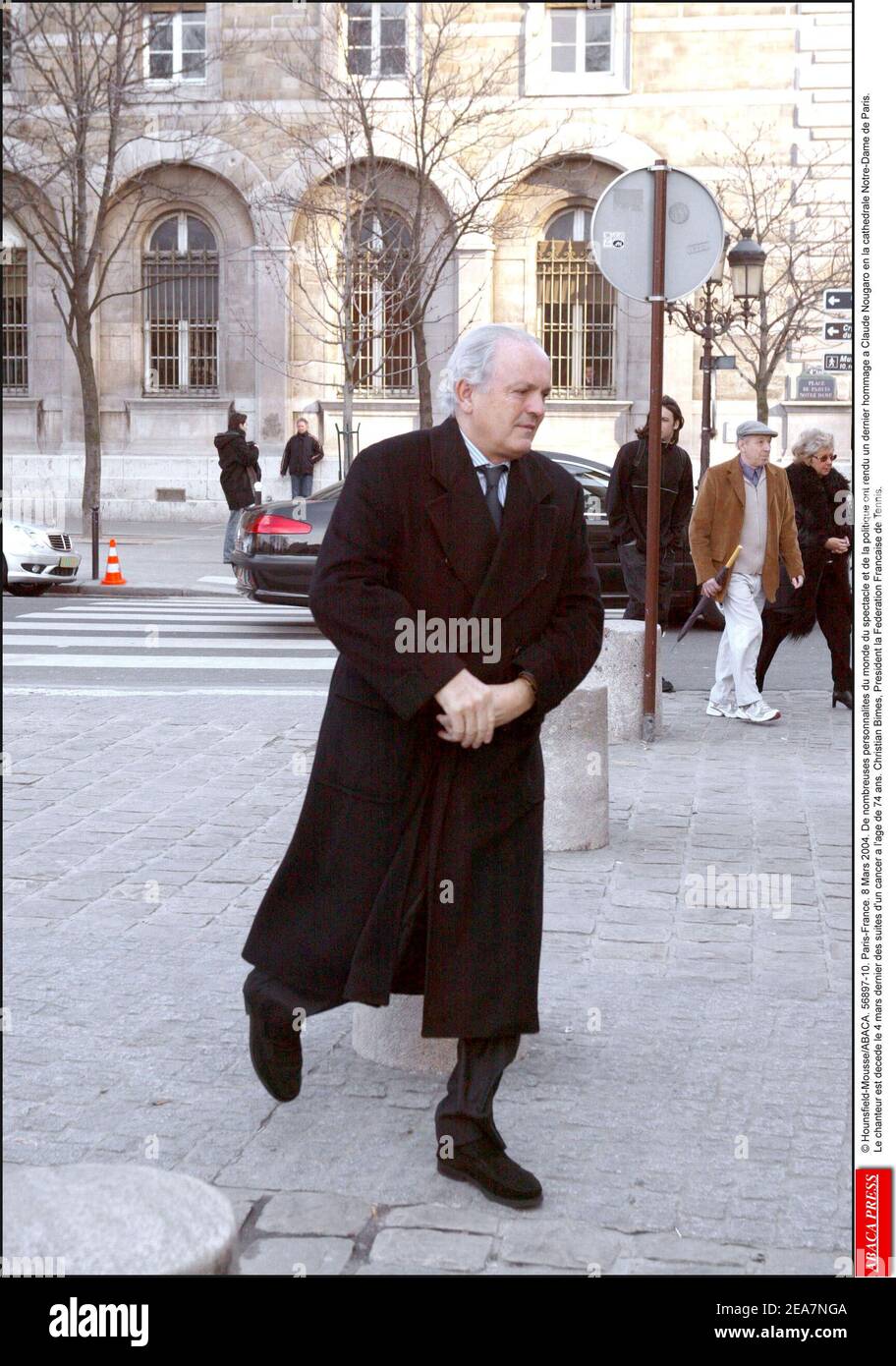 © Hounsfield-Mousse/ABACA. 56897-10. Parigi-Francia. 8 marzo 2004. De nombreuses personnalites du monde du spectacle et de la politique ont rendu un dernier hommage a Claude Nougaro en la cathédrale Notre-Dame de Paris. Le chanteur est decede le 4 Mars dernier des Suites d'un Cancer a l'age de 74 ans. Christian Bimes, presidente della Federazione Francaise de Tennis. Foto Stock