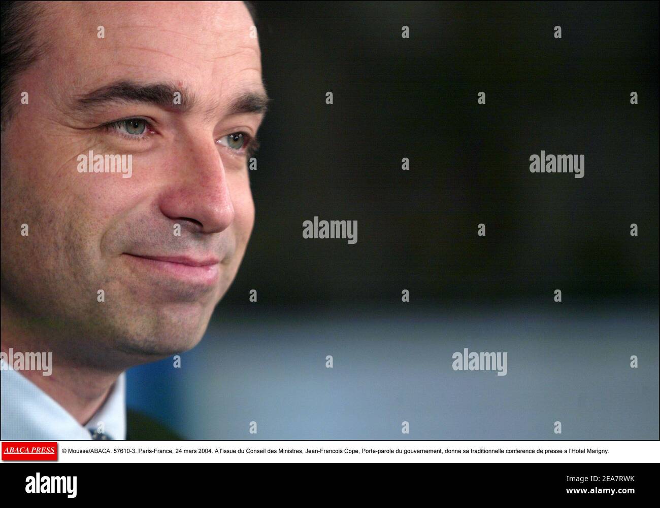 © Mousse/ABACA. 57610-3. Parigi-Francia, 24 marzo 2004. A l'Issue du Conseil des Ministres, Jean-Francois cope, Porte-parole du gouvernement, donne sa traditionnelle conference de presse a l'Hotel Marigny. Foto Stock