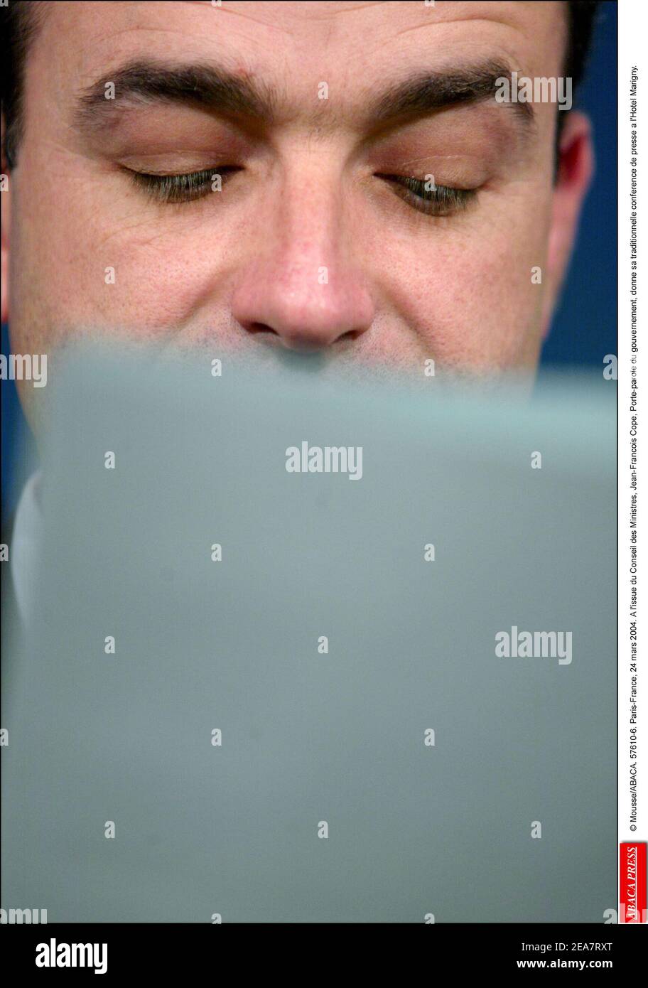 © Mousse/ABACA. 57610-6. Parigi-Francia, 24 marzo 2004. A l'Issue du Conseil des Ministres, Jean-Francois cope, Porte-parole du gouvernement, donne sa traditionnelle conference de presse a l'Hotel Marigny. Foto Stock