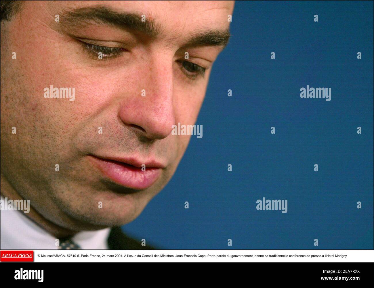 © Mousse/ABACA. 57610-5. Parigi-Francia, 24 marzo 2004. A l'Issue du Conseil des Ministres, Jean-Francois cope, Porte-parole du gouvernement, donne sa traditionnelle conference de presse a l'Hotel Marigny. Foto Stock