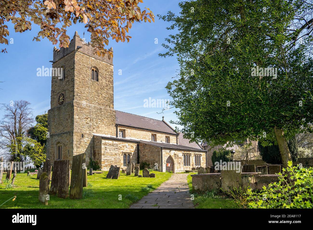 Teversal villaggio vecchia chiesa in pietra nella città di campagna del Nottinghamshire ambientazione per l'amante di D. H. Lawrence Lady Chatterley Foto Stock