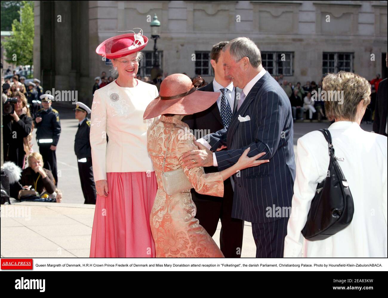 Regina Margreth di Danimarca, S.R.H Principe ereditario Frederik di Danimarca e Miss Mary Donaldson frequentano la reception a Folketinget, il Parlamento danese, Palazzo Christiansborg il 13 maggio. Foto di Hounsfield-Klein-Zabulon/ABACA. Foto Stock