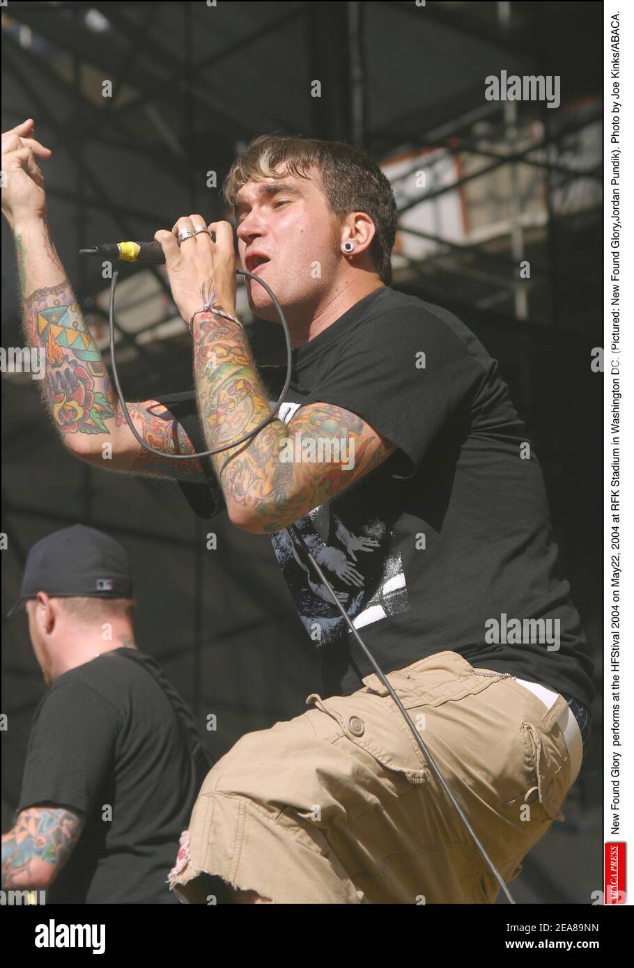 New Found Glory si esibisce all'HFStival 2004 il 22 maggio 2004 presso lo RFK Stadium di Washington DC. (Nella foto: New Found Glory,Jordan Pundik). Foto di Joe Kinks/ABACA. Foto Stock
