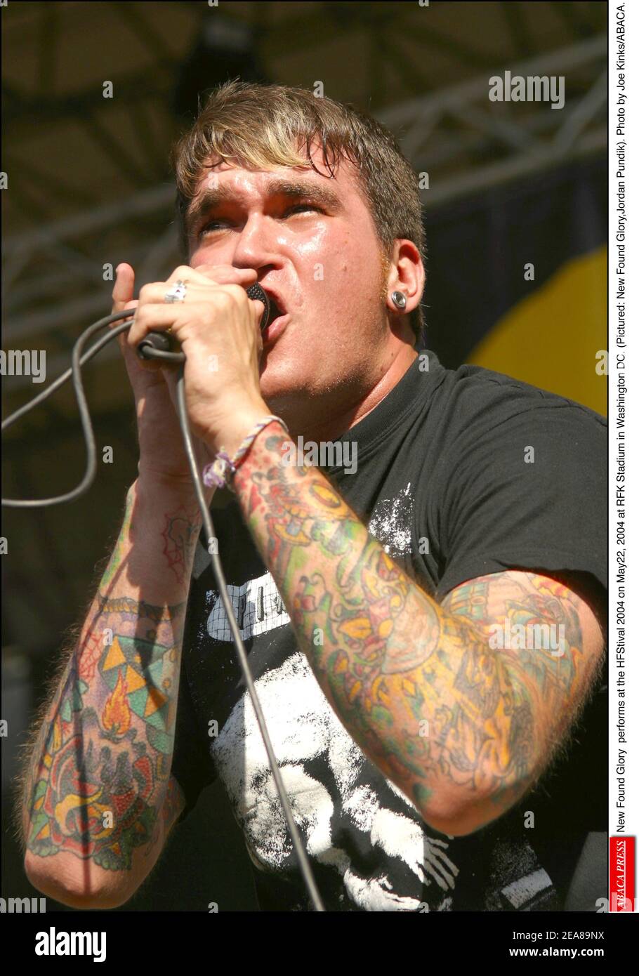 New Found Glory si esibisce all'HFStival 2004 il 22 maggio 2004 presso lo RFK Stadium di Washington DC. (Nella foto: New Found Glory,Jordan Pundik). Foto di Joe Kinks/ABACA. Foto Stock