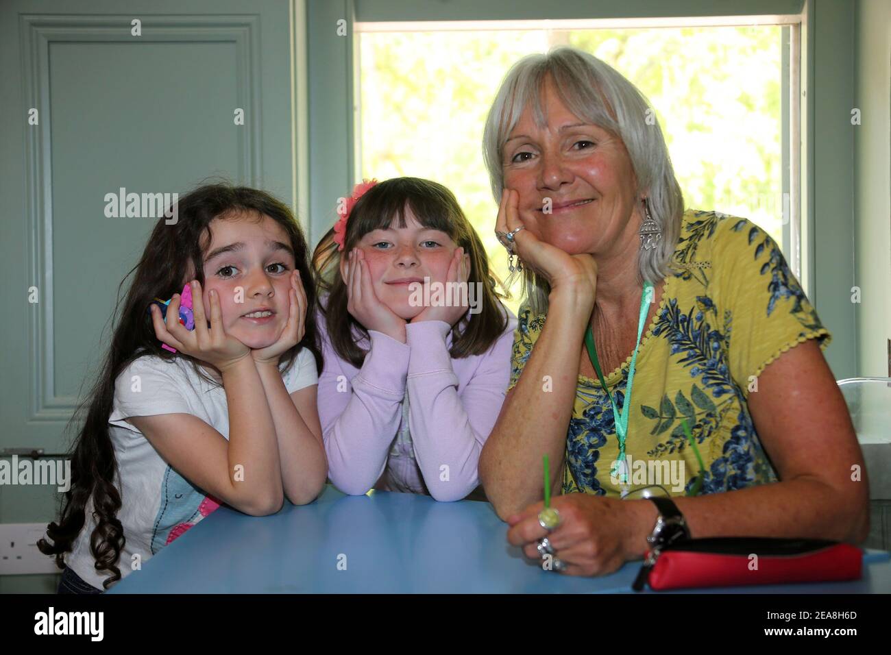 Boswell Book Festival, Dumfries House, Ayrshire, Scozia, UK maggio 2017. L'annuale Boswell Book Festival è unico in quanto è l'unico Book Festival che si occupa in modo eccellente di memorie e biografie. Nicola Davies è una zoologa e scrittrice inglese. È stata una delle presentatori originali del programma per la fauna selvatica della BBC The Really Wild Show. Più recentemente, ha fatto il suo nome come autore dei bambini. Foto Stock